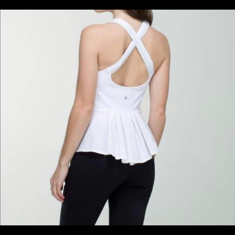 Lululemon women’s White Peplum Tank size 6